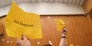 BuFaTa_90_SoSe22_FH_Dortmund Eine Abstimmungskarte mit TU Dortmund
