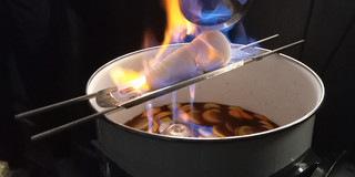 Zubereitung einer Feuerzangenbowle