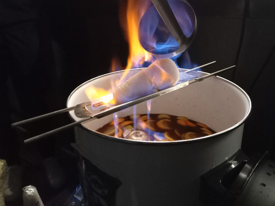 Zubereitung einer Feuerzangenbowle