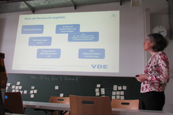 VDE_Martina_Hofmann Martina Hofmann präsentiert eine VDE Folie