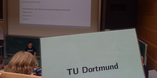 Stimmzettel mit der Aufschrift "TU Dortmund"