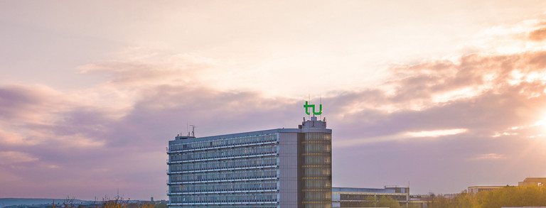 Mensa und Mathetower im Sonnenuntergang