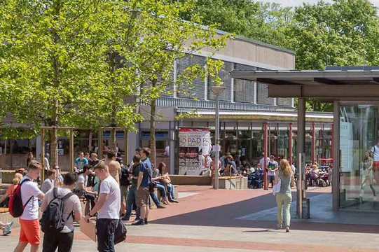 South Campus with Rudolph-Chaudoire-Pavillon and students in the summer